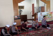 Kapolres Palopo Safari Jumat sekaligus Jumat Curhat bersama warga dan jamaah di Masjid di Masjid Nurul Yasin