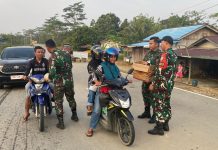 Satgas Pamtas RI-Malaysia Yonif 645/Gardatama Yudha Berbagi Di Bulan Penuh Berkah