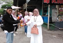 Komunitas PHINISI Kota Makassar Melakukan Kegiatan Berbagi Takjil Dan Dirangkaikan Arisan Bulanan.