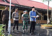 Wabup Sampang Pimpin Apel Gelar Pasukan Operasi Ketupat Semeru 2023 Di Polres Sampang